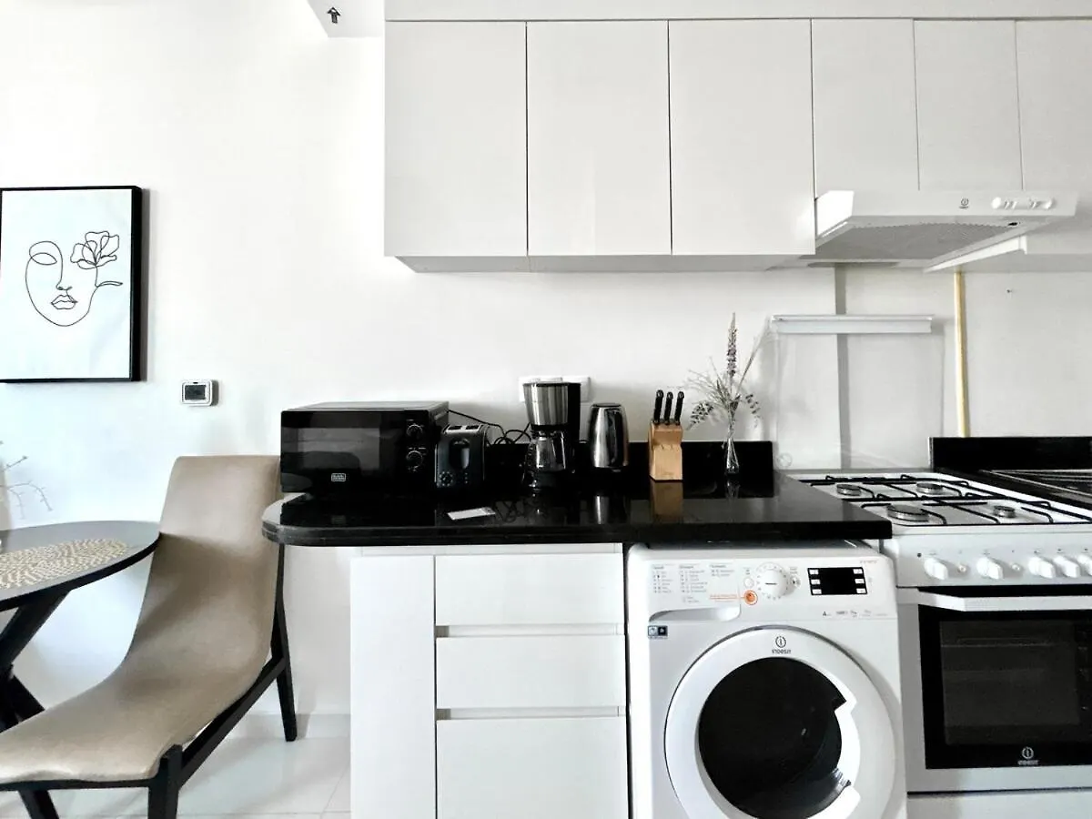 Homes2Retreat - Chic & Cozy Studio In Damac Dubai Apartment